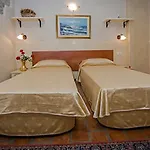 Marco Polo Centro Storico 3* 罗维尼